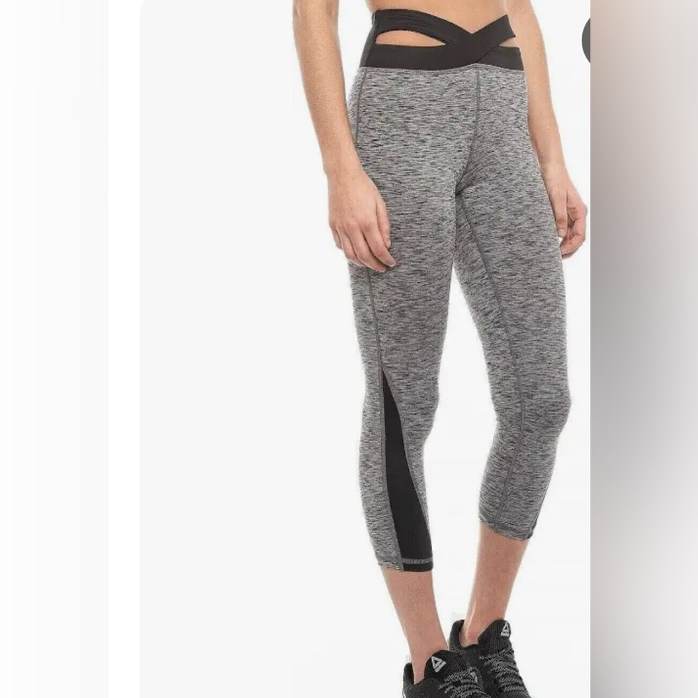 Manduka Wrap Band Gray Yoga Pants/Leggings 
Cross Band Wrap Waist Size M